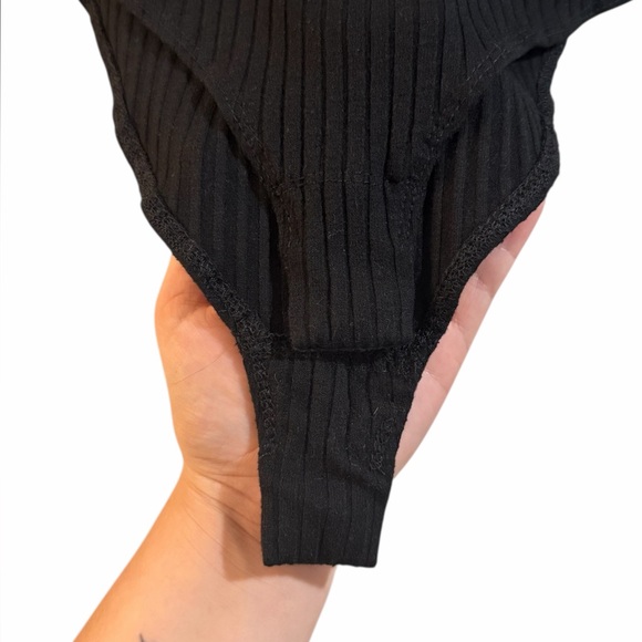 Socialite Womens Black Cold-Shoulder Ribbed Design Bodysuit Size Medium - Picture 4 of 5